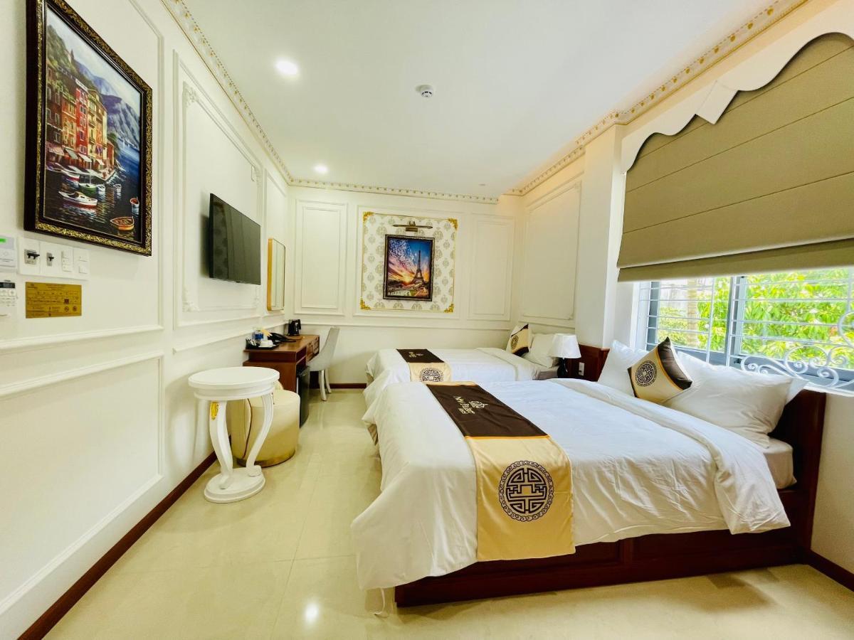 New Palace होटल